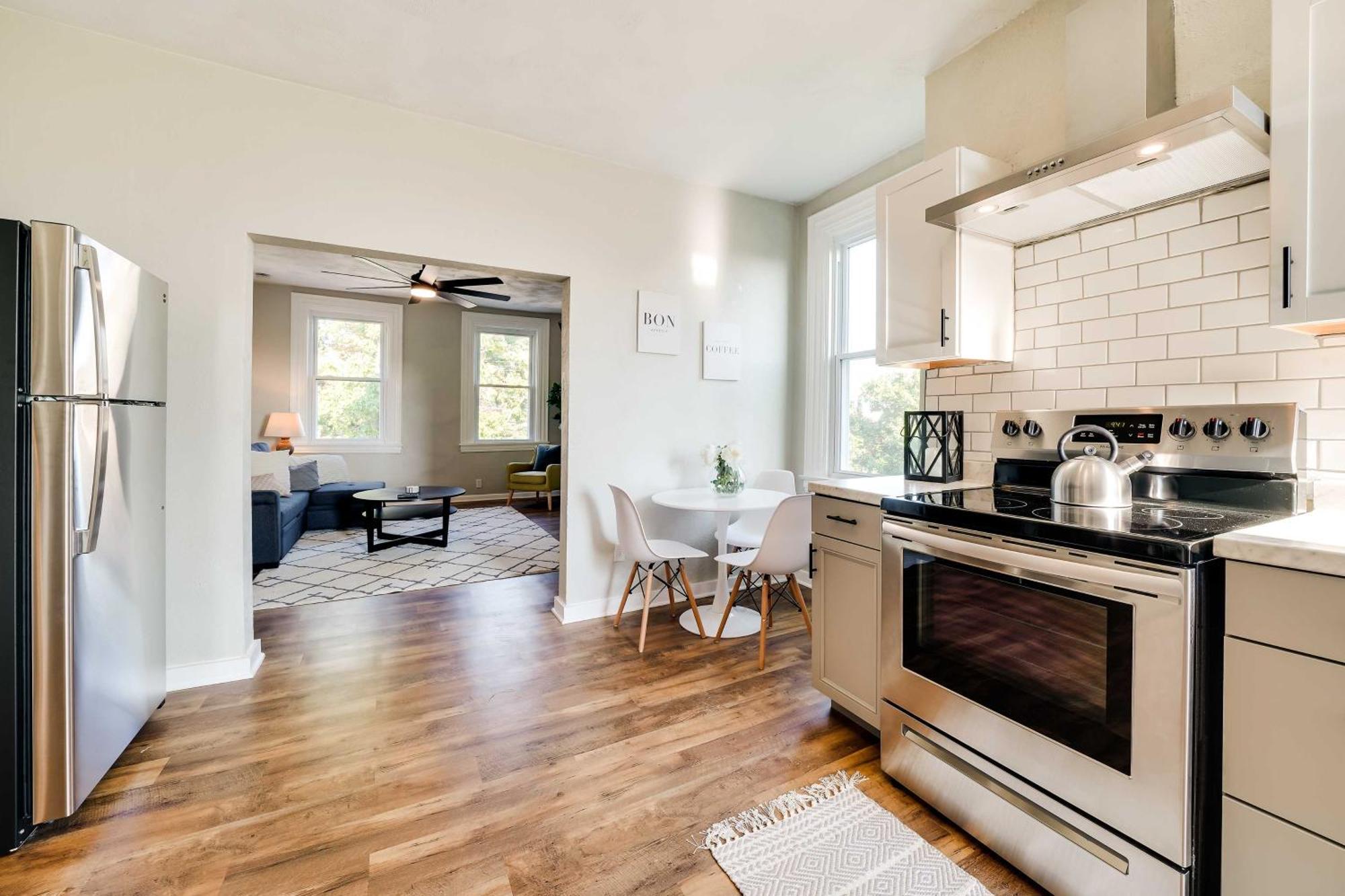 Bright Apt, Walk To Grandview Ave! Apartment